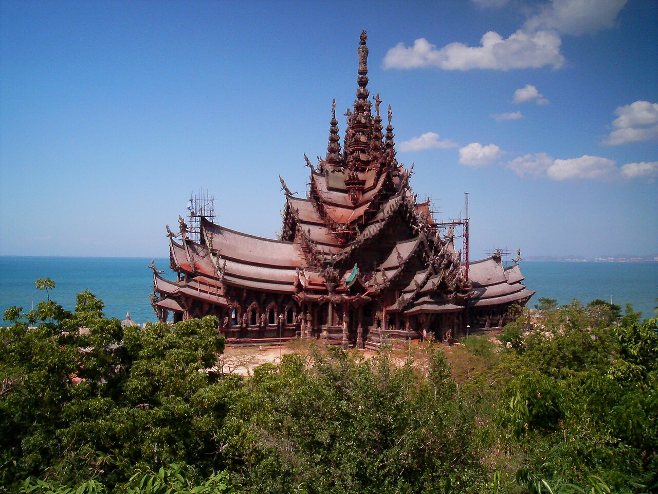 ที่พักใกล้ปราสาทสัจธรรม พัทยา เดินทางง่าย